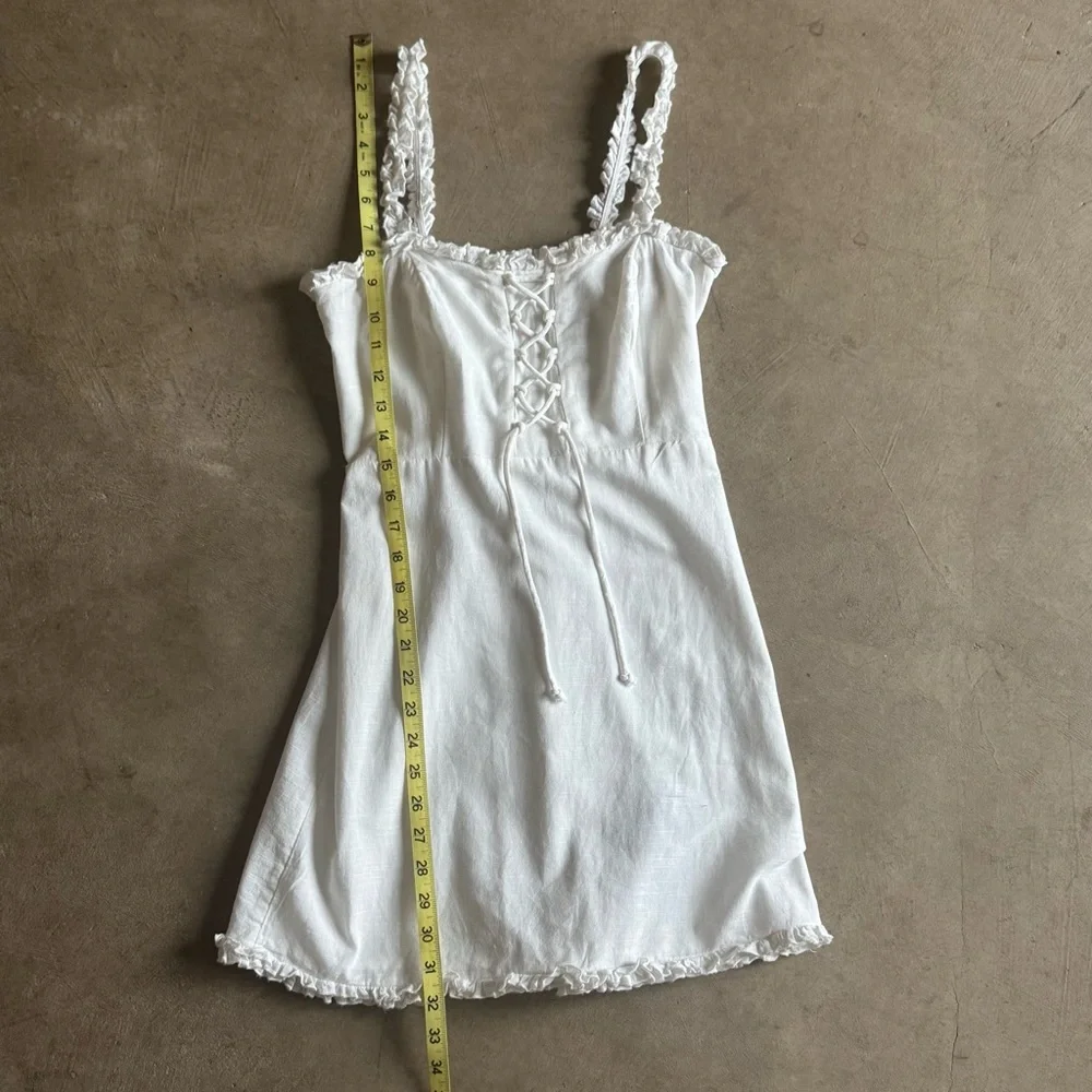 Urban Outfitters White linen mini dress with Lace-Up front and ruffle trim -XS - Picture 8 of 8